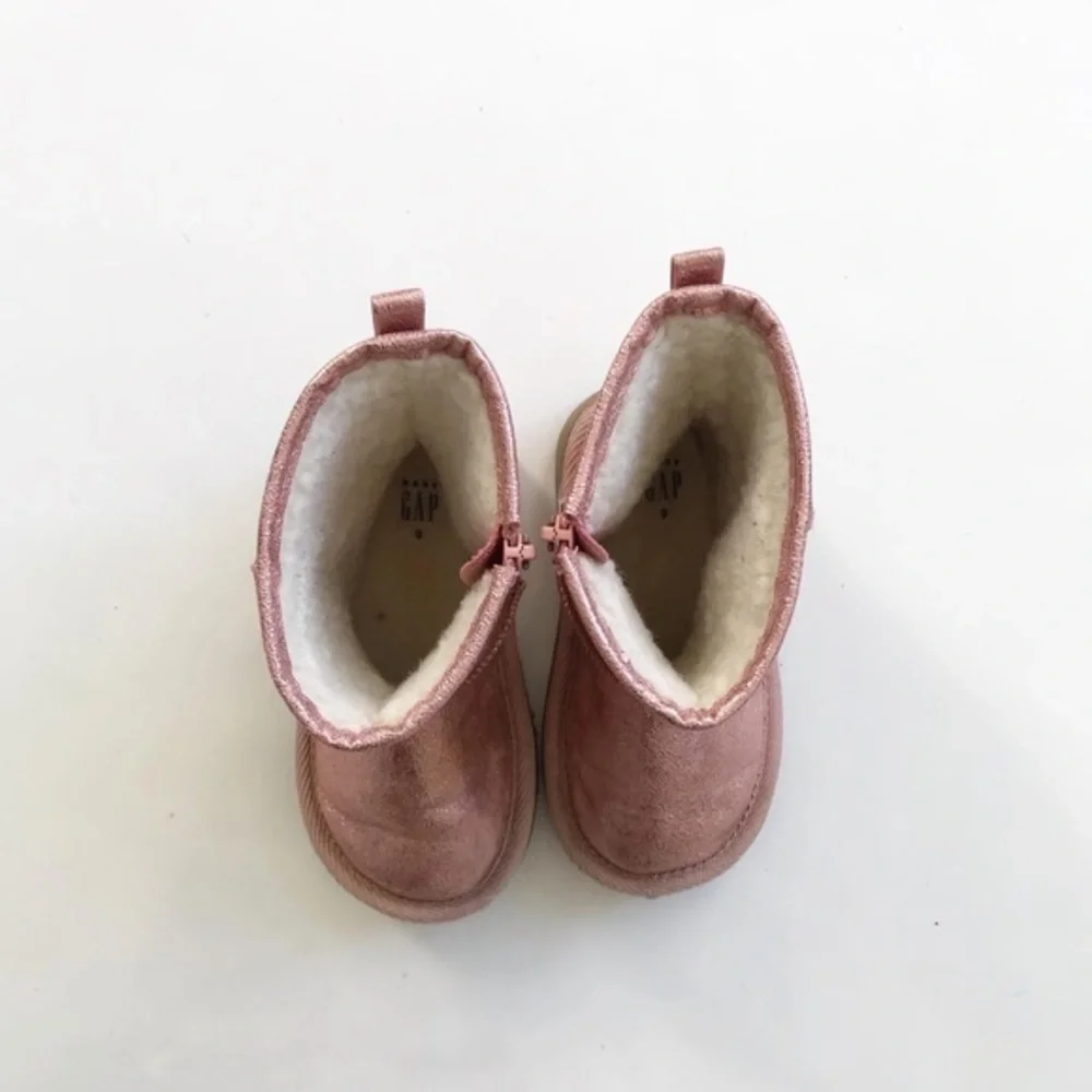 Babygap pink shinny faux Sherpa boots VGUC size 9